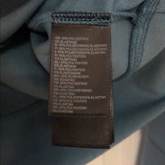 The North Face hooded long sleeve w/ front pocket - Picture 6 of 6